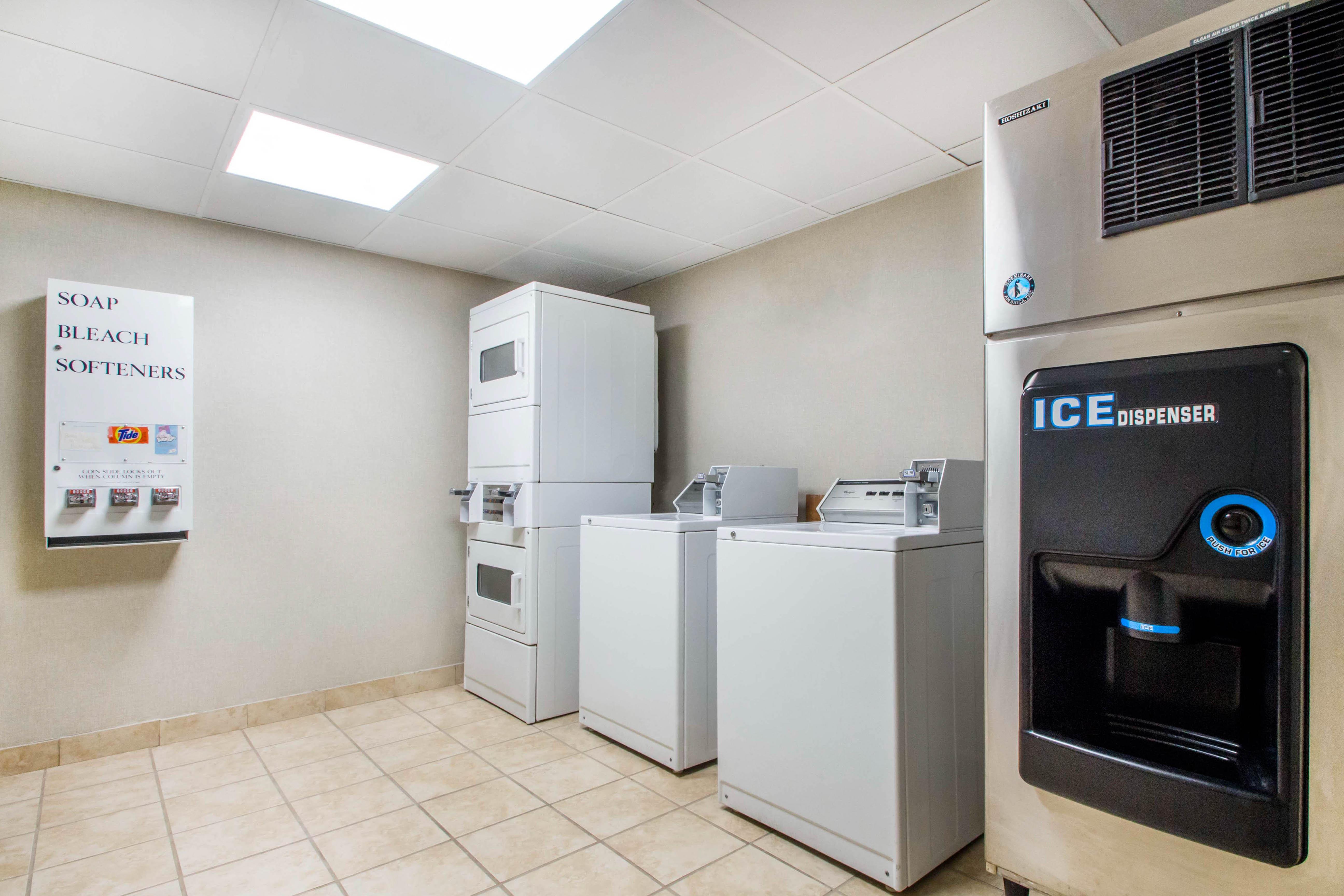 Holiday Inn Express & Suites - Albany Airport - Wolf Road By Ihg Eksteriør bilde
