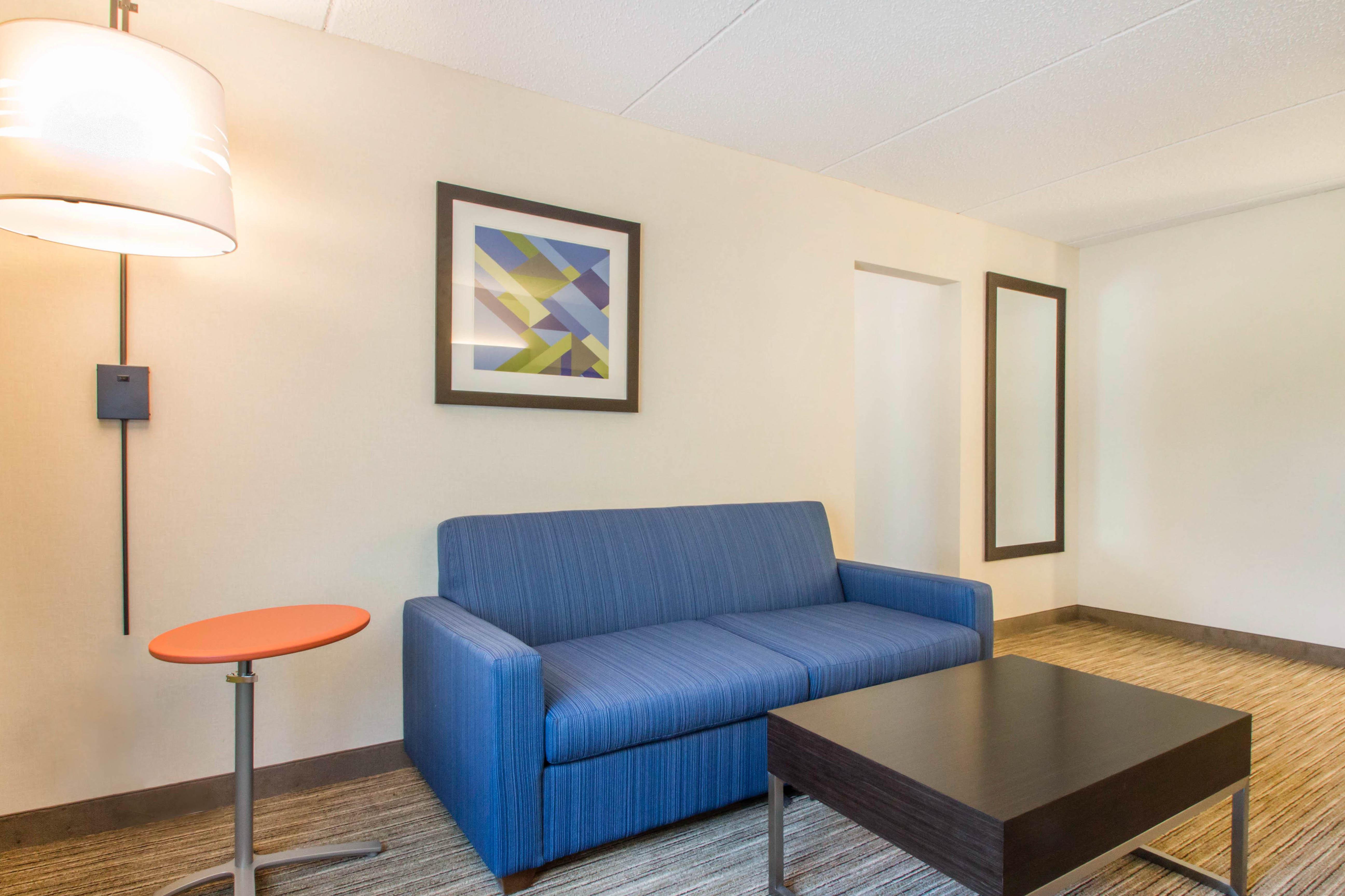Holiday Inn Express & Suites - Albany Airport - Wolf Road By Ihg Eksteriør bilde